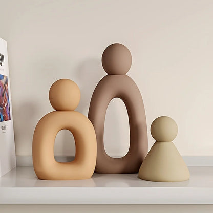 3 stuks Abstracte Familie van Drie Ornamenten – Resin Sculptuur. (2 varianten)